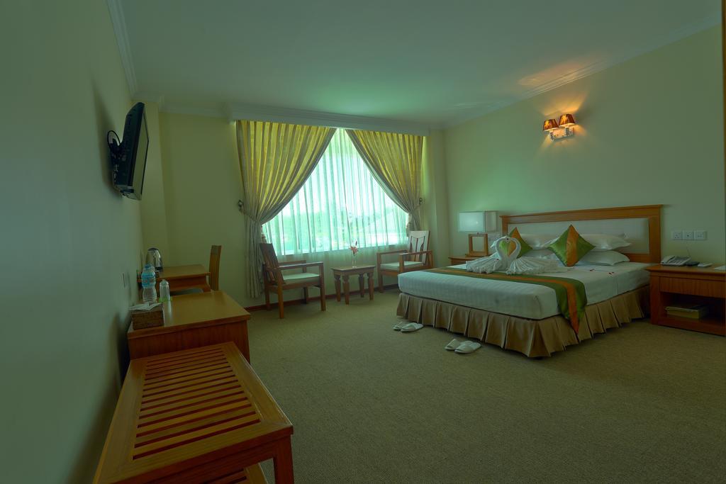 Apex Hotel Naypyidaw Buitenkant foto