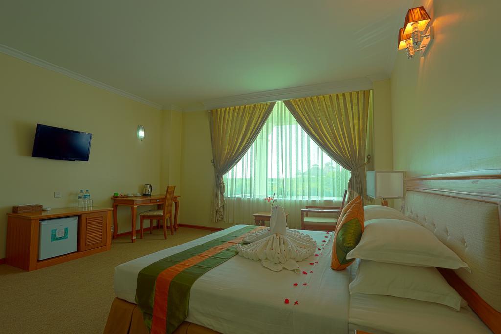 Apex Hotel Naypyidaw Buitenkant foto