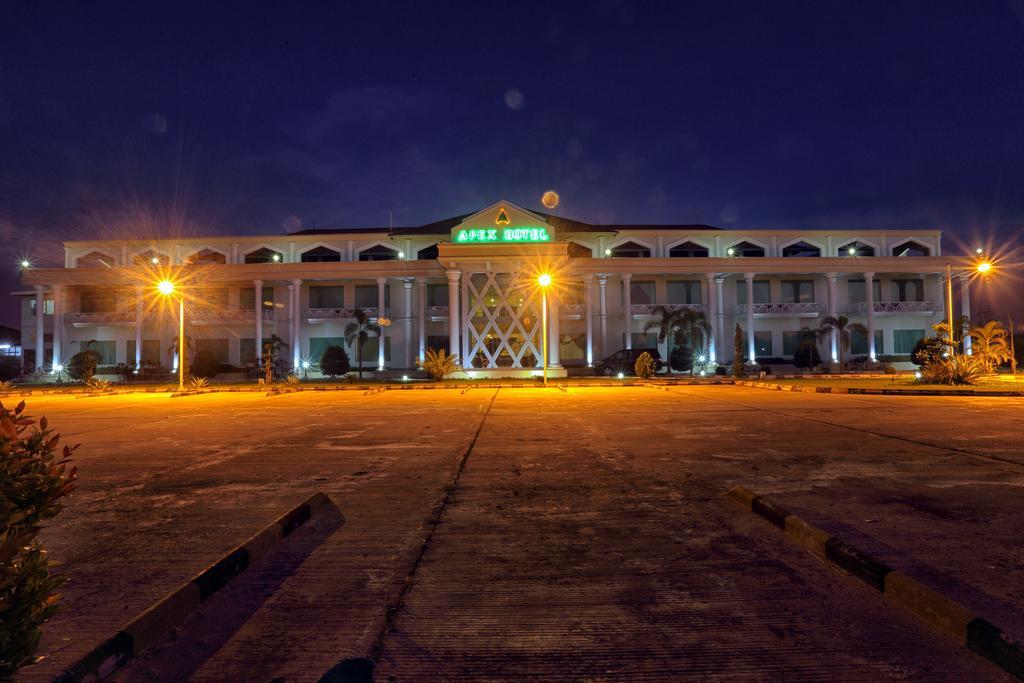 Apex Hotel Naypyidaw Buitenkant foto