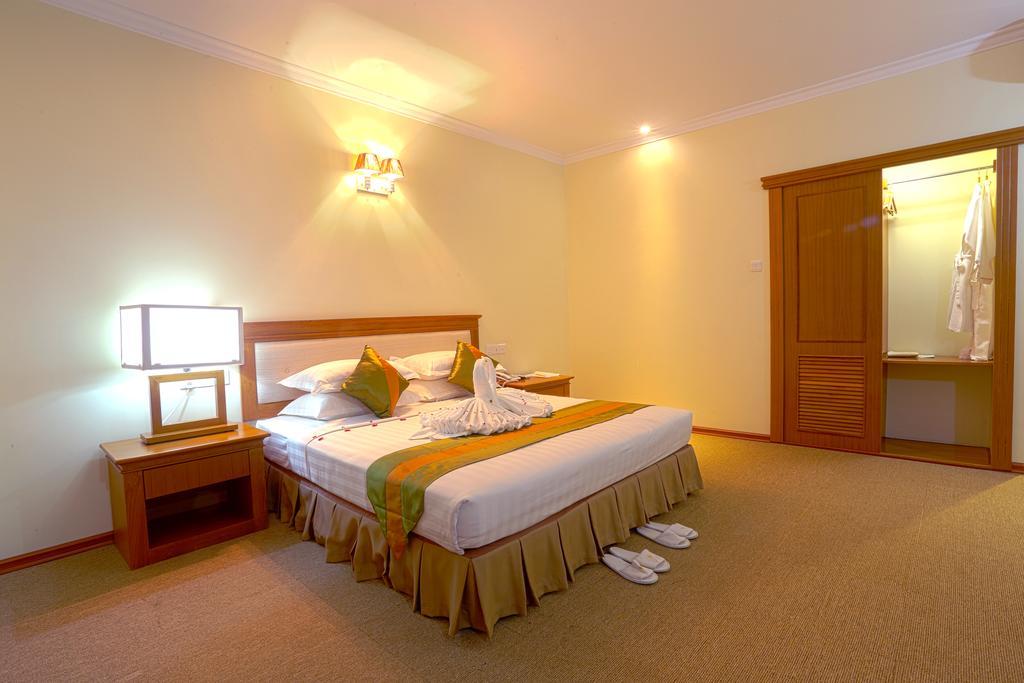 Apex Hotel Naypyidaw Buitenkant foto