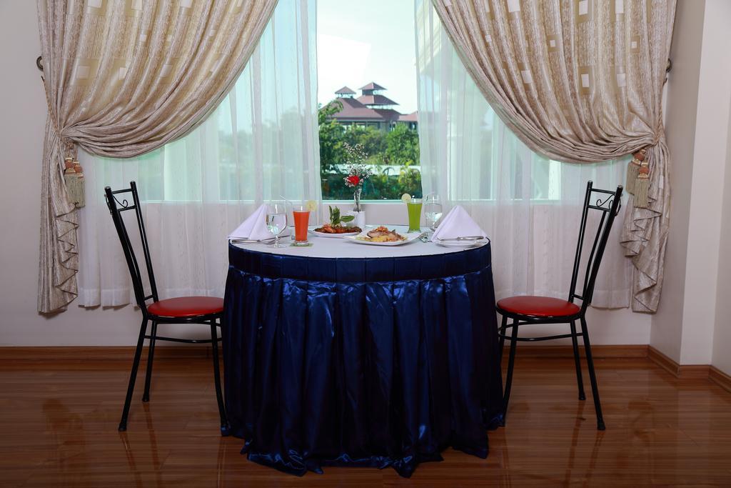 Apex Hotel Naypyidaw Buitenkant foto