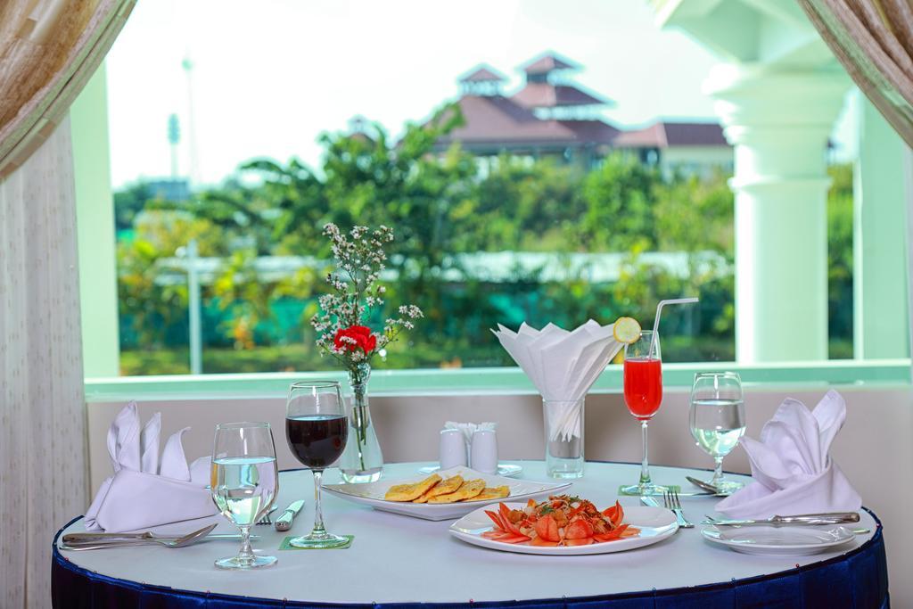 Apex Hotel Naypyidaw Buitenkant foto