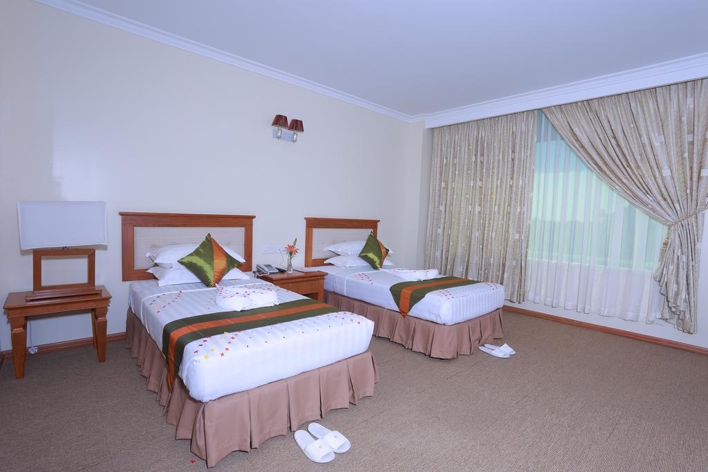Apex Hotel Naypyidaw Buitenkant foto