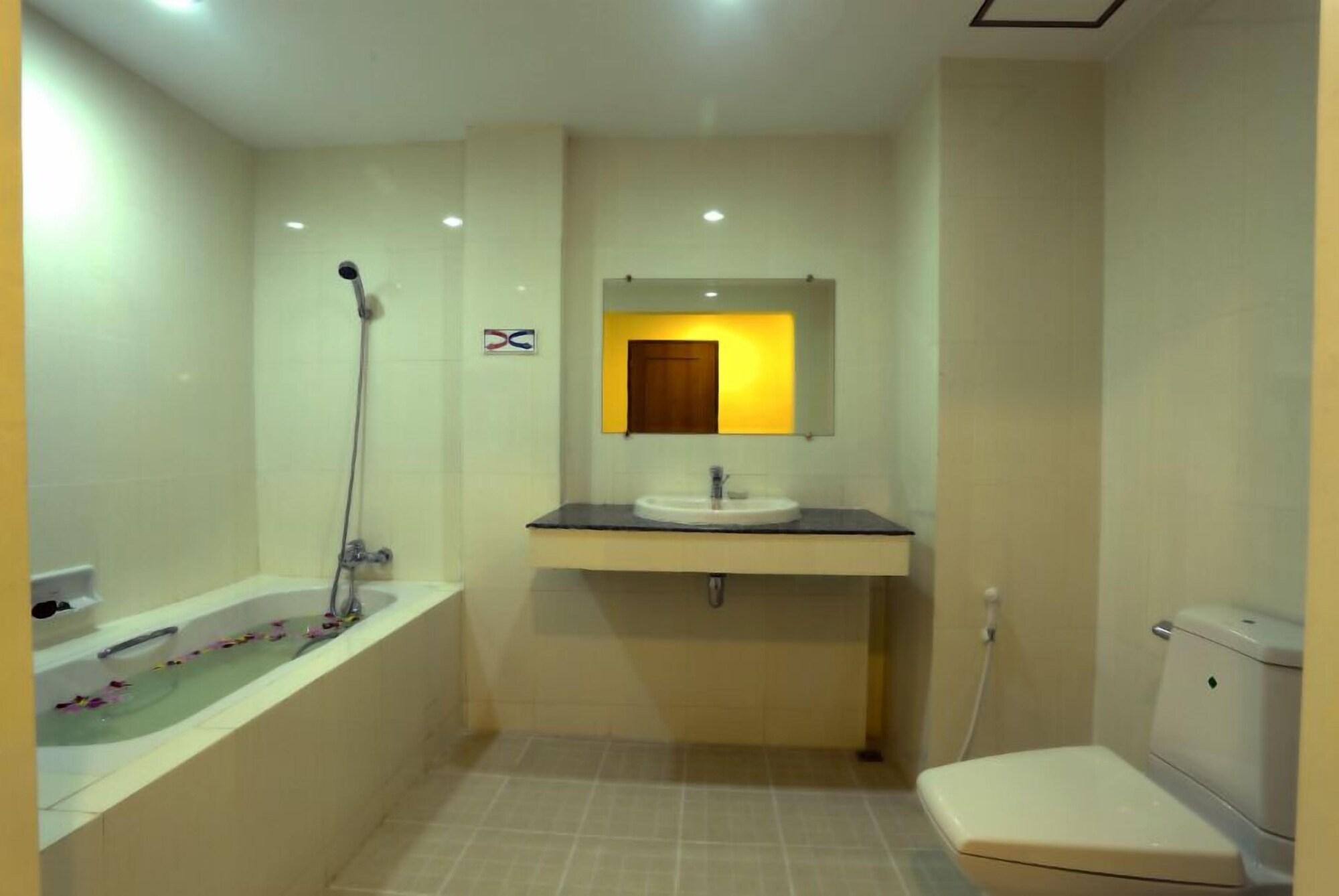 Apex Hotel Naypyidaw Buitenkant foto