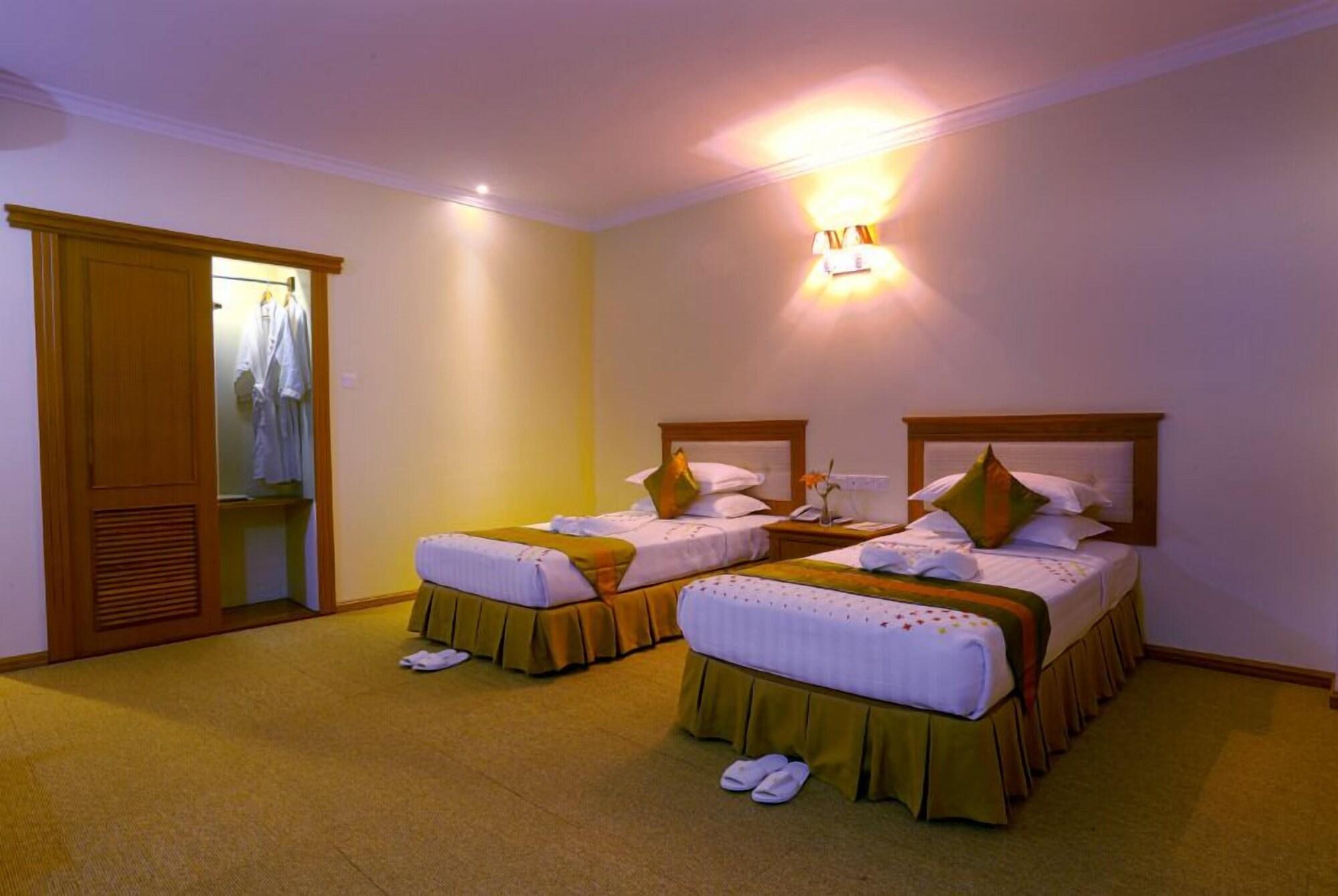 Apex Hotel Naypyidaw Buitenkant foto