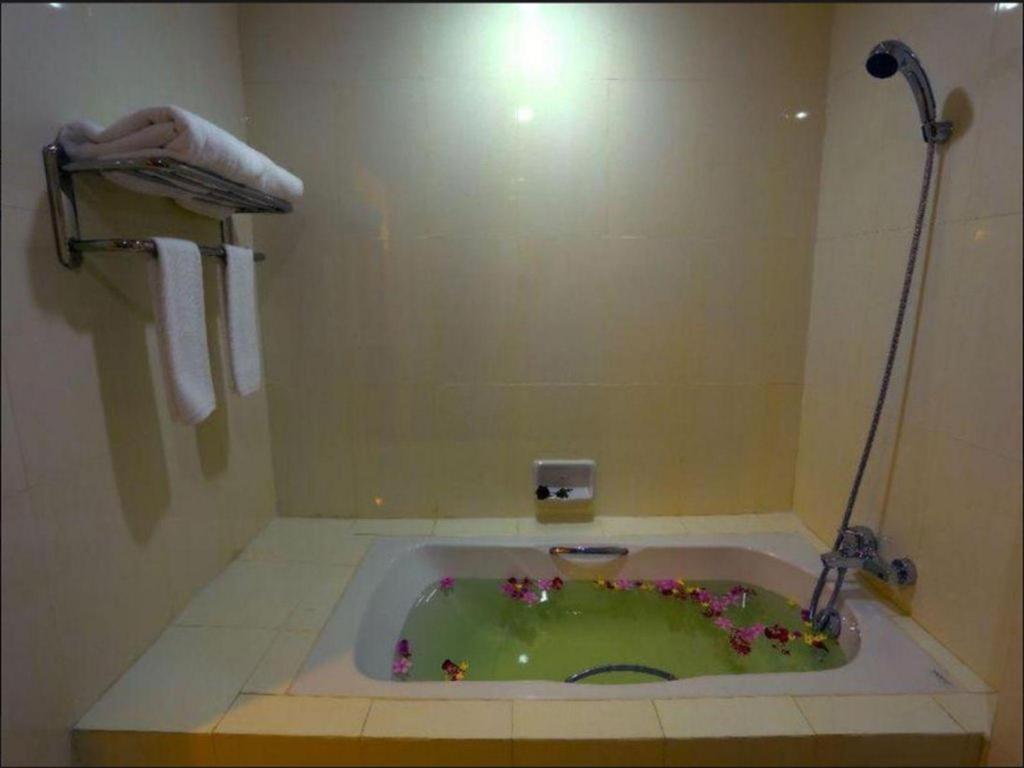 Apex Hotel Naypyidaw Buitenkant foto
