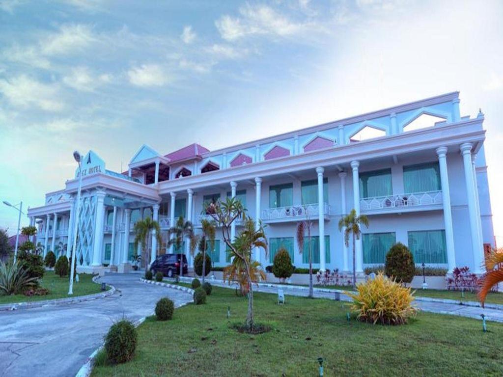 Apex Hotel Naypyidaw Buitenkant foto