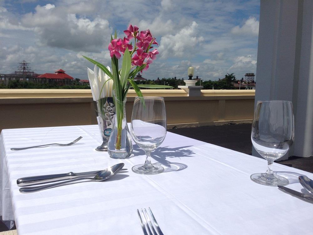 Apex Hotel Naypyidaw Buitenkant foto