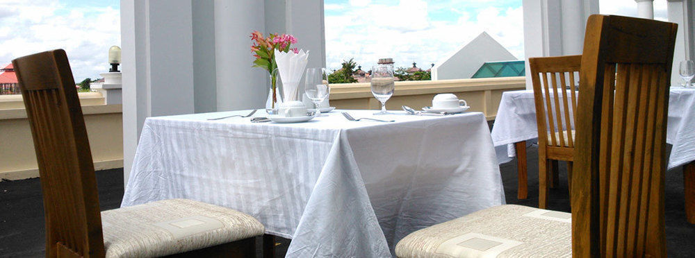 Apex Hotel Naypyidaw Buitenkant foto