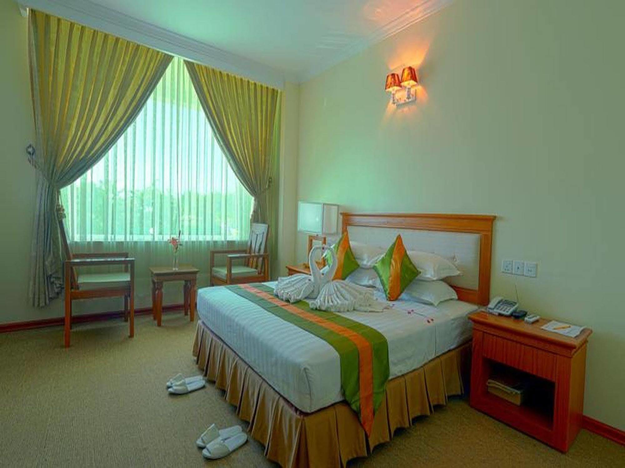 Apex Hotel Naypyidaw Buitenkant foto