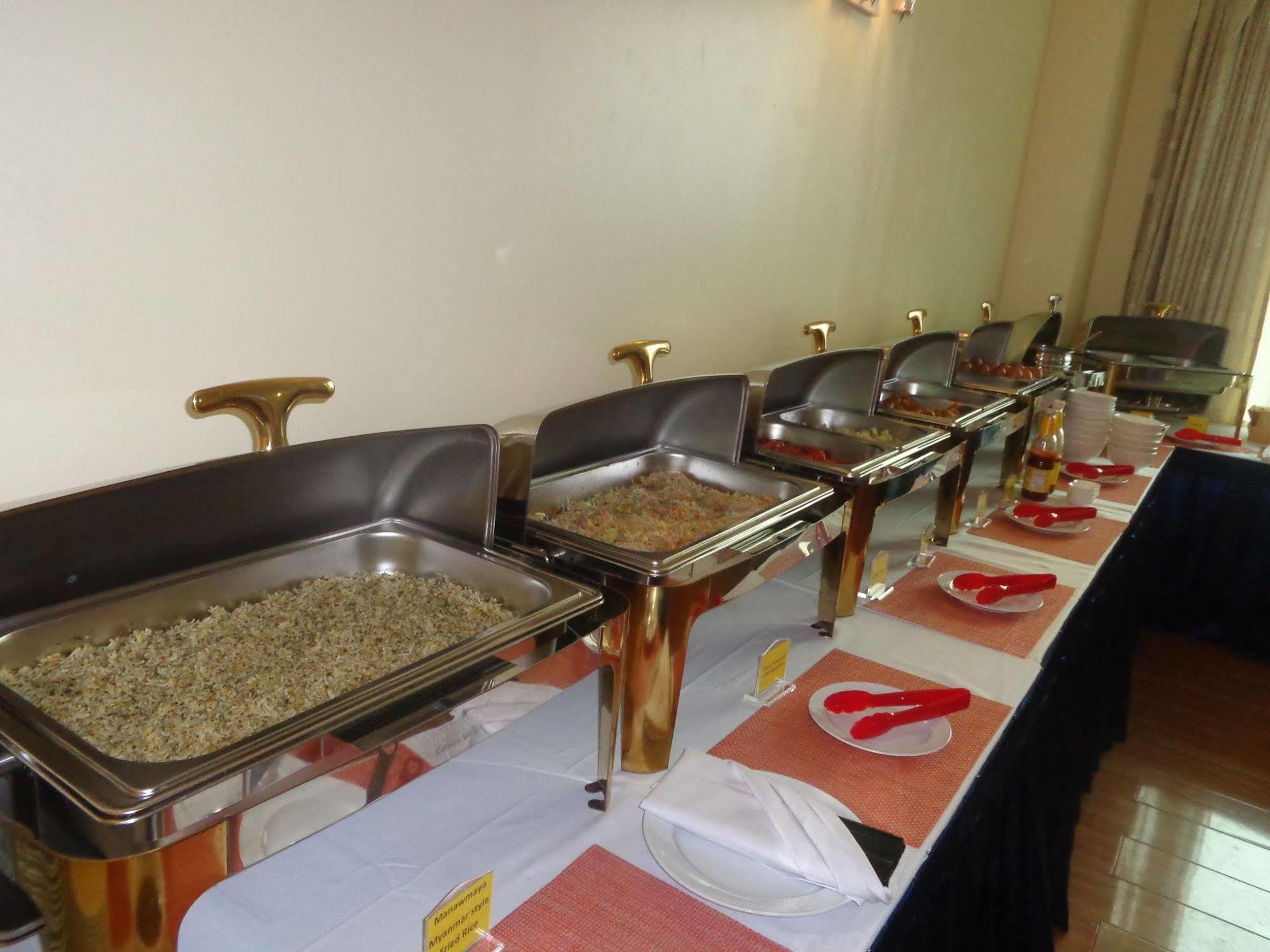 Apex Hotel Naypyidaw Buitenkant foto