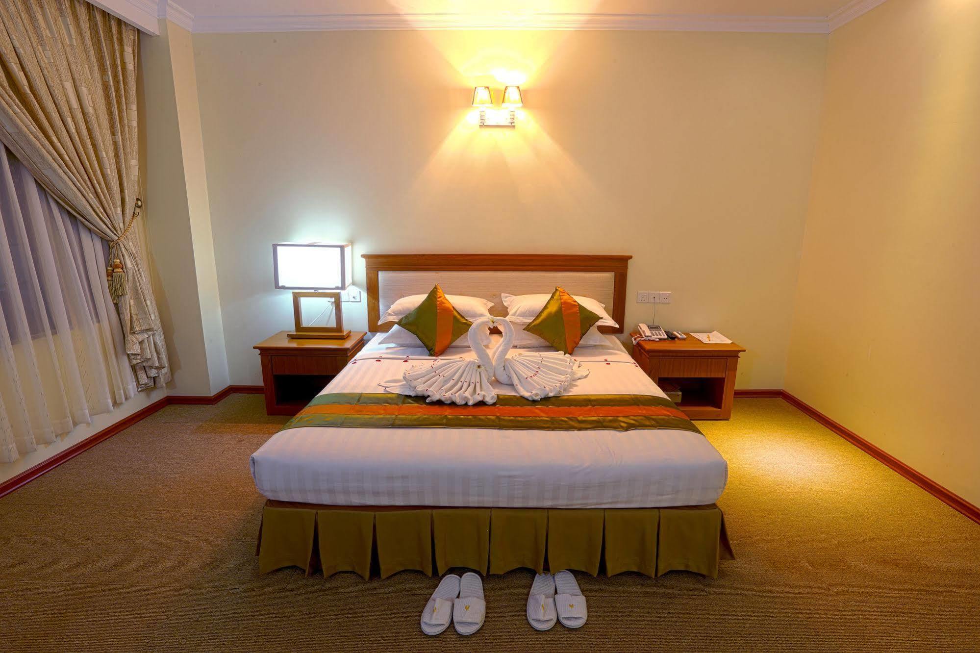 Apex Hotel Naypyidaw Buitenkant foto